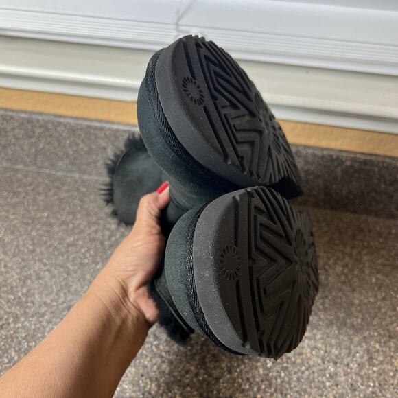 UGG Women's Sz 7 Ankle Booties Suede Shearling Lining Winter Boots Black Pull On - Picture 7 of 12